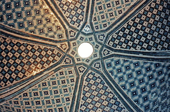 Mosaicos de cúpula no complexo Shaki Zinda em Samarcanda - Foto de Sylvia Leite - BLOG LUGARES DE MEMORIA