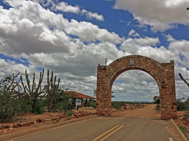 Portal de entrada do Parque Estadual de Canudos - Foto de Sylvia Leite -BLOG LUGARES DE MEMORIA