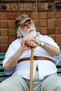 Totens com relevos em forma de ovo - Foto de Gustavo Moura-BLOG LUGARES DE MEMÓRIA