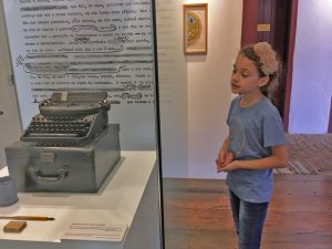 Guia_mirim_mostra_maquina_de_Rosa-Foto_de_Sylvia_Leite-BLOG_LUGARES_DE_MEMORIA
