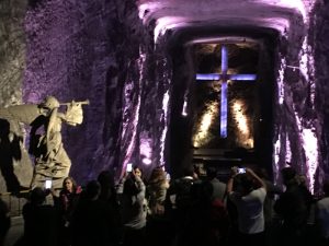 Altar com anjo e cruz - Foto de Sylvia Leite - BLOG LUGARES DE MEMORIA