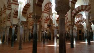 Interior_da_Mesquita-Cateedral_ de_ Córdoba_-_Foto_Waldo_Miguez_em_Pixabay_BOG_LUGARES_DE_MEMORIA