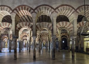Interior_da_Mesquita_de_Córdoba_-_Foto_site_oficial_da_mesquita_BLOG_LUGARES_DE_MEMORIA