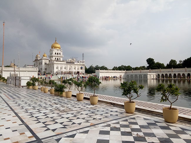 Espelho do Gurudwara Bangla Sahib