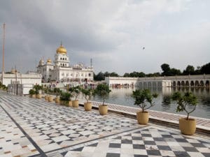 Vista externa do Gurudwara Bangla Sahib - Foto de Sudeshkjain em Pixabay - BLOG LUGARES DE MEMÓRIA
