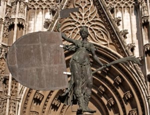 La Giralda: o minarete que virou campanário da catedral de Sevilha El Giraldillo - Foto de Anual - BLOG LUGARES DE MEMÓRIA
