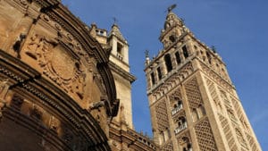 La Giralda e o Giraldillo - Foto byungjei Lim em Pixabay - BLOG LUGARES DE MEMÓRIA