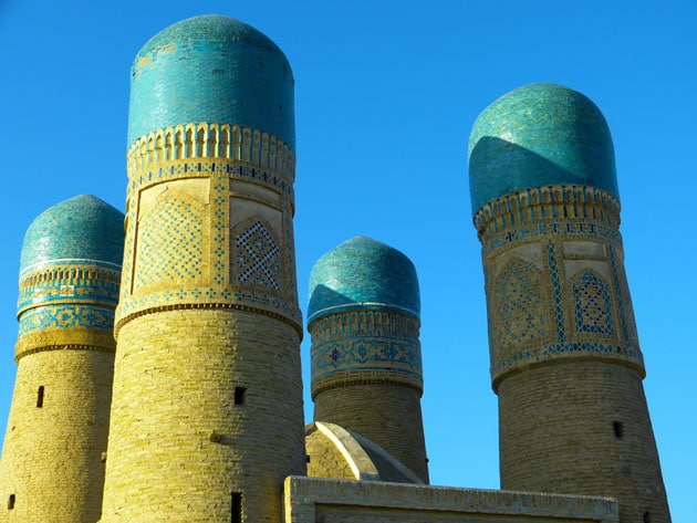 Minaretes em Bukhara - Foto de Logga Wiggle por Pixabay - BLOG LUGARES DE MEMORIAr