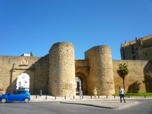 Puerta_de_Almocábar-Foto_Aldo_Ardetti_Wikimedia-BLOG_LUGARES_DE_MEMORIA