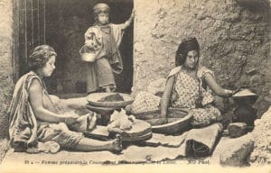 Foto antiga de pessoas preparando cuscuz - Dominio Público - BLOG LUGARES DE MEMORIA