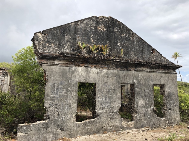 Ruínas do lazareto na Praia do Frances - Foto de Sylvia Leite - BLOG LUGARES DE MEMORIA