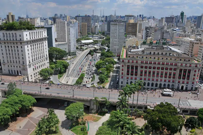 Viaduto do Ch s mbolo e cen rio no Centro de S o Paulo Lugares