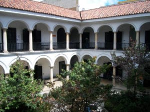 Pátio interno do Museu Botero em Bogotá - Foto Felipe Restrepo Acosta emWikimedia - BLOG LUGARES DE MEMÓRIA