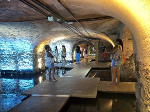 Visitantes_na_Galeria_Mercado-Foto_Sylvia_Leite-BLOG_LUGARES_DE_MEMORIA