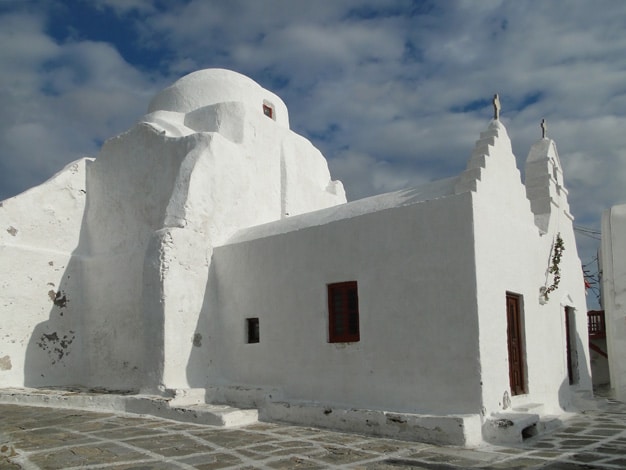 Igreja_de_Panagia_Paraportiani__Bernard Gagnon_em Wikimedia _BLOG_LUGARES_DE_MEMORIA