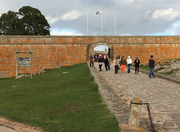 Entrada da Fortaleza de Santa Teresa - Foto de Sylvia Leite - BLOG LUGARES DE MEMORIA