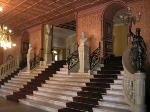 Hall de entrada do Theatro da Paz - Foto de Luciano Santa Brígida em Wikimedia - BLOG LUGARES DE MEMORIA