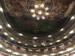 Lustre do salão de espetáculos do Theatro da Paz - Foto de Sylvia Leite - BLOG LUGARES DE MEMORIA