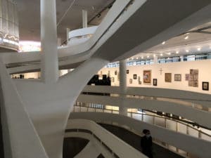 Mezaninos e rampas no Pavilhão da Bienal - Foto de Sylvia Leite - BLOG LUGARES DE MEMORIA