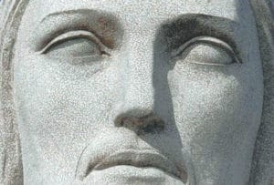 Revestimento da estátua do Cristo com pastilhas triangulares - Foto de autor não identificado - BLOG LUGARES DE MEMORIA