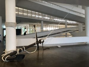 Âncora de ferro no Pavilhão da Bienal - Foto de Sylvia Leite - BLOG LUGARES DE MEMORIA