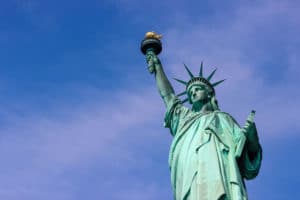 Estátua da Liberdade e céu de Nova Iorque - Foto de Wallula em Pixabay - BLOG LUGARES DE MEMORIA