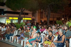 Público assiste o Grupo Imbuaça em Aracaju - foto-edinah-mary- Tá caindo fulô -BLOG LUGARE DE MEMORIA