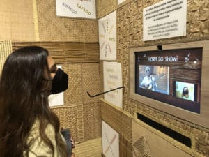 Aceitando desafio de repentistas no Museu da Gente - Foto de Sylvia Leite - BLOG LUGARES DE MEMORIA