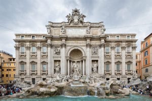 Visão frontal da Fontana di Trevi - Foto de Diliff em Wikimedia - BLOG LUGARES DE MEMÓRIA