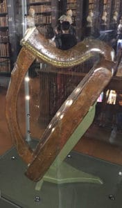 Harpa do Trinity_College - Foto de By JackGavin em Wikimedia - BLOG LUGARES DE MEMORIA