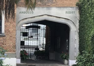 Frase no portal de saída do Parque Savoia - Foto de Sylvia Leite - BLOG LUGARES DE MEMORIA