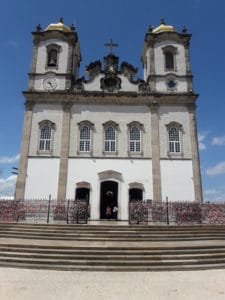 Fachada da Igreja com fitas nas grades - Foto de Matheus2000fg - BLOG LUGARES DE MEMORIA