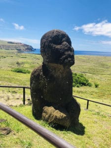 Moai agachado - Foto de Sylvia Leite - BLOG LUGARES DE MEMORIA