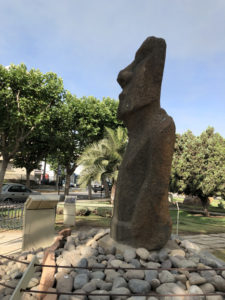 Moai no jardim do Museu Fonck em Valparaiso - Foto de Sylvia Leite - BLOG LUGARES DE MEMORIA