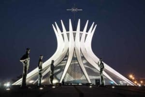 Vista noturna da igreja - Foto de Rodrigo de Almeida Marfan em Wikimedia - BLOG LUGARES DE MEMORIA