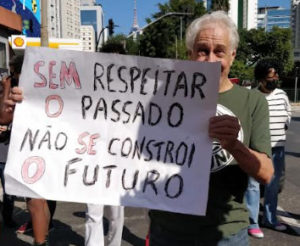 Cartaz do movimentoSaracura Vai-Vai - Foto de Paulo Santiago - BLOG LUGARES DE MEMORIA