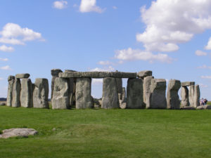 Stonehenge-Foto-de-garethwiscombe-em-Wikimedia-BLOG-LUGARES-DE-MEMORIA