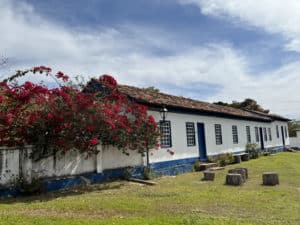 Construção do século 19 na Vila do Biribiri - Foto de Sylvia Leite - BLOG LUGARES DE MEMORIA