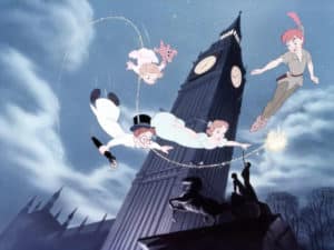 Peter Pan e Wendy e irmaos sobrevoam torre do relogio - Imagem Disney em site Parlamento Reino Unido - BLOG LUGARES DE MEMORIA