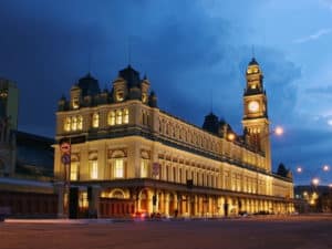 Fachada completa da Estação da Luz - Foto do Governo do Estado em Wikimedia - BLOG LUGARES DE MEMORIA