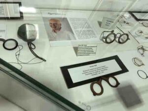 Vitrine do Museu dos Óculos - Foto de Sylvia Leite - BLOG LUGARES DE MEMORIA