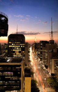 Vista_da_Avenida_Paulista_- Foto de_Rodrigo_Tetsuo_Argenton_em Wikimedia - BLOG LUGARES DE MEMORIA