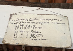 Placa sobre origem do nome Ilha do ferro - Foto de Sylvia Leite - BLOG LUGARES DE MEMORIA
