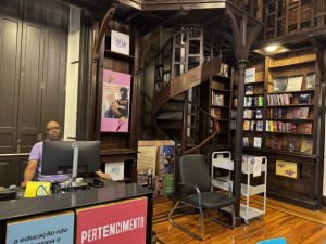 Biblioteca_das_Favelas-Foto_Sylvia_Leite-BLOG_LUGARES_DE_MEMORIA