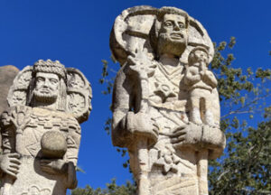 Estátuas de Cristo Rei e São José na Ilumiara Pedra do Reino - Foto de Sylvia Leite - BLOG LUGARES DE MEMORIA