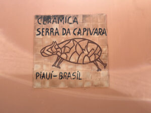 Placa da Cerâmica da Serra da Capivara - Foto de Sylvia Leite - BLOG LUGARES DE MEMORIA