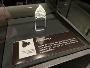 Ponta de lança no Museu do Homem Americano - Foto de sylvia Leite - BLOG LUGARES DE MEMORIA