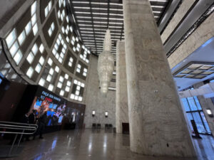 Hall de entrada do Edifício Altino Arantes - Foto de Sylvia Leite - BLOG LUGARES DE MEMORIA