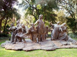 Escultura_Saturnalia_de_Ernesto_Biondi- Foto_de_Roberto_Fiadone em Wikimedia- BLOG_LUGARES_DE_MEMORIA