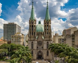  Fachada-da-catedral-Metropoitana-de-Sao-Paulo-Foto-de-Webysther-Nunes-em-Wikimedia-BLOG-LUGARES-DE-MEMORIA